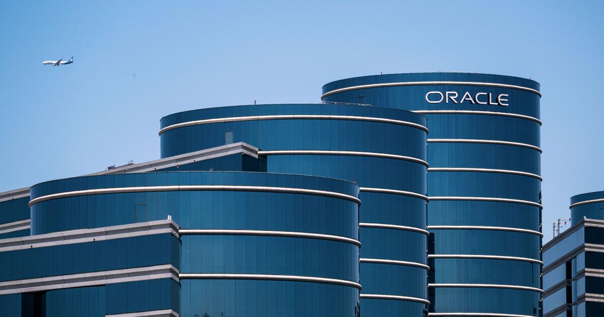 Oracle names co-CEOs as it bets business on cloud computing